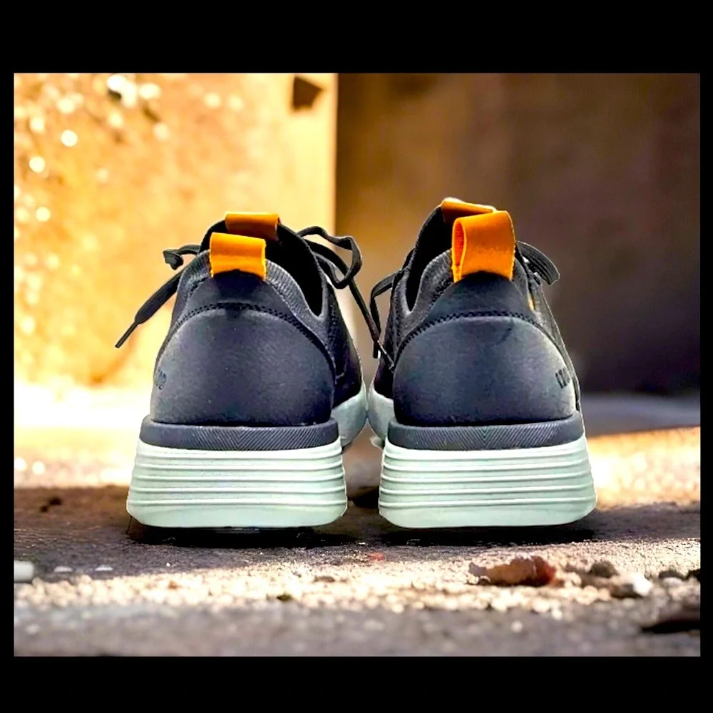 IZOD “Bannister”Lightweight Stretch Textile Memory Foam/Flexible Outsole Sneaker